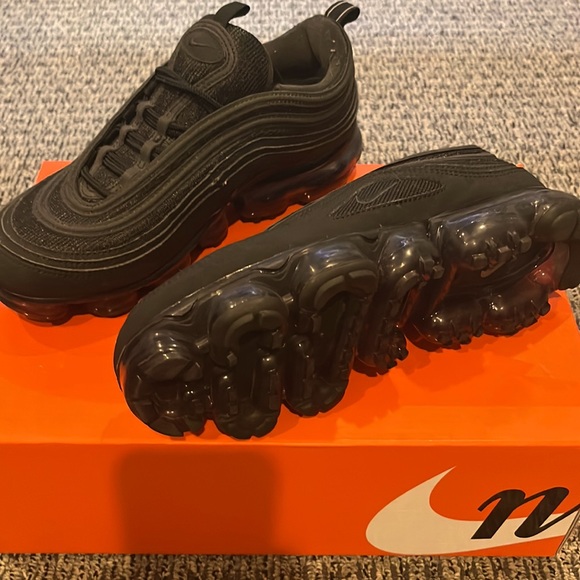 NIKE Air Max in black - Picture 2 of 3